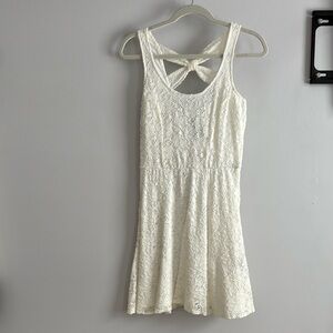Jessica Simpson cream/white lace tank in size s